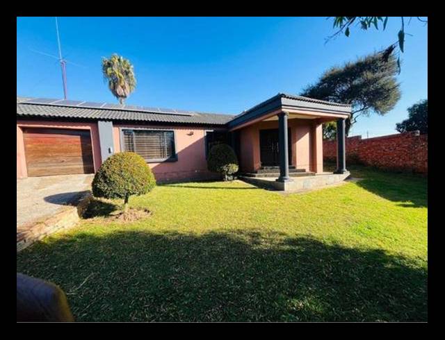 4 BEDROOM HOUSE FOR SALE IN THE REEDS